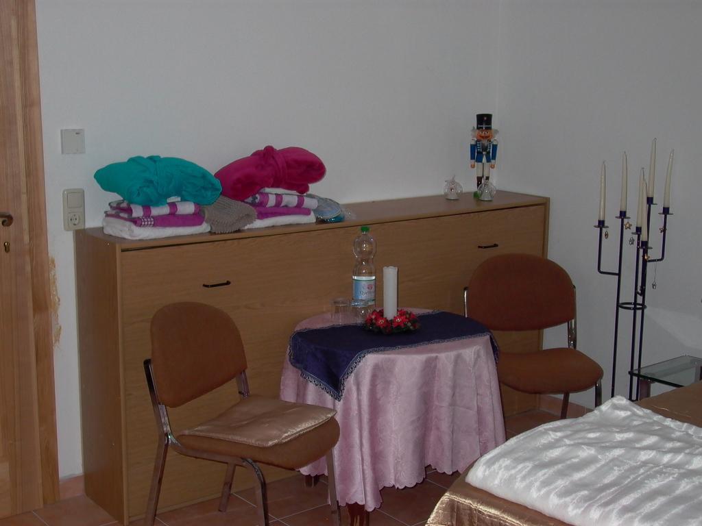 Gaestezimmer Alexa, Mit Wallbox *